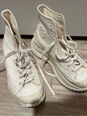 Converse Chuck Taylor All Star Lift Platform Shoes, size 8, off white color.
